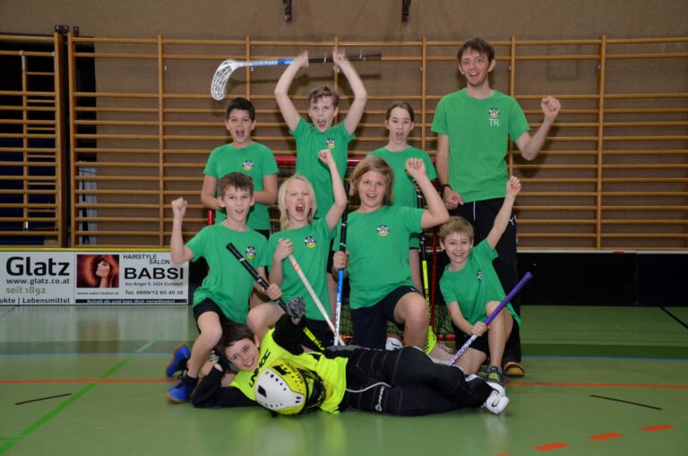 U12 Floorball – Mannschaft sensationell: 1. Match – 1. Sieg